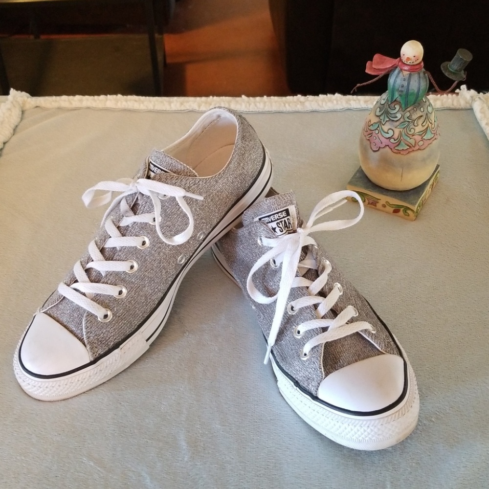 Converse tennis shoes